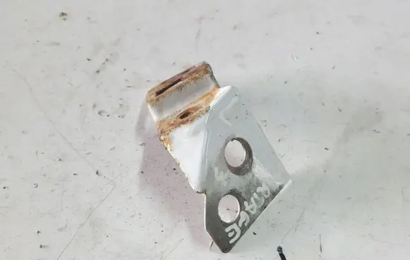 Fender mounting bracket