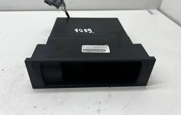 Volkswagen PASSAT B6 USB socket connector 1T0857925