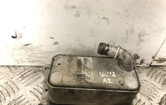 Mercedes-Benz E W212 Engine oil radiator A6511800665