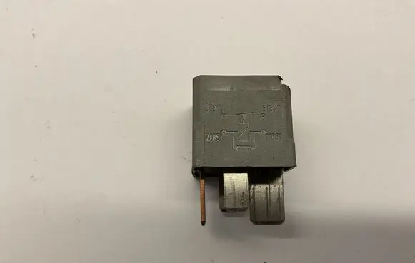 Mercedes-Benz E W211 Other relay 4RA00779307 A0025422619