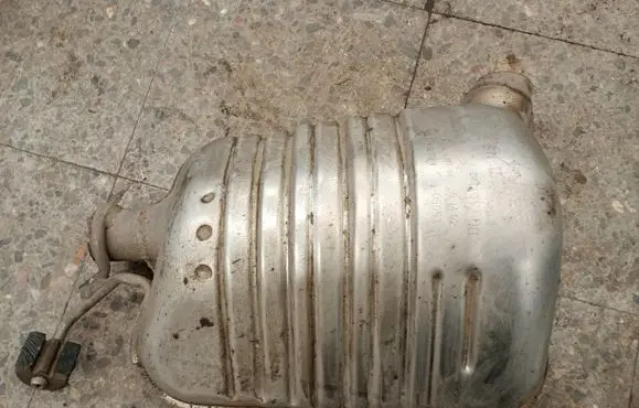 Mercedes-Benz E W212 Middle muffler/silencer a2124910200