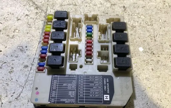 Nissan Note (E11) Fuse module acm38201
