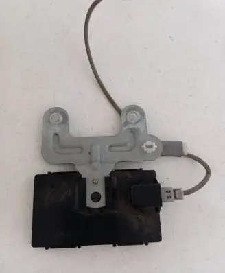 Mitsubishi Endeavor Aerial antenna amplifier MR587776