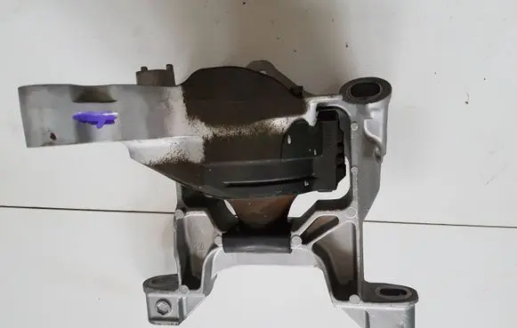 Mazda CX-5 II Engine mount bracket KDRB39060 KD45K1442