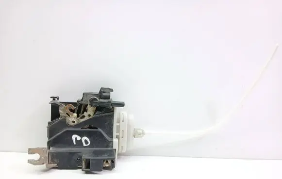 Audi A4 S4 B5 8D Front door lock 8D1837016A