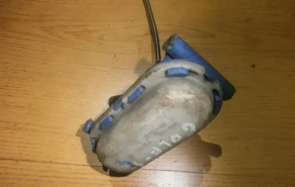 Volkswagen Golf III Central locking vacuum pump 