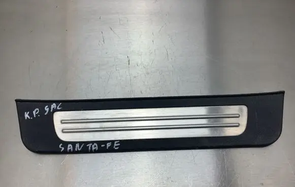 Hyundai Santa Fe Rear sill trim cover 858752B000