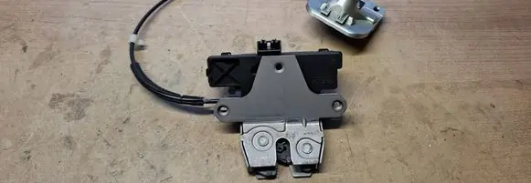 Volvo S80 Tailgate/trunk/boot lock/catch/latch 6G9NF442A66AA 30699288