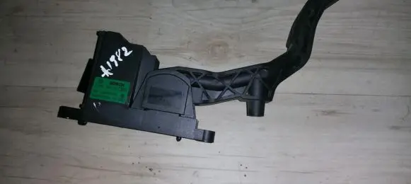 Volkswagen Polo Accelerator throttle pedal 0280752219 384100916yb3