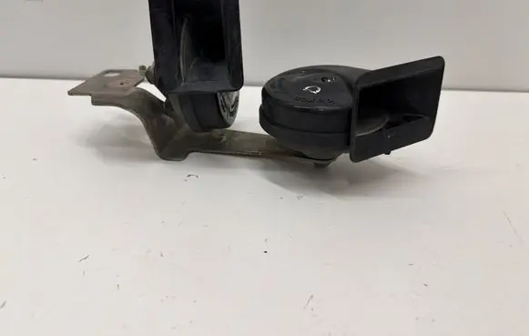 BMW 5 E60 E61 Horn signal A046313
