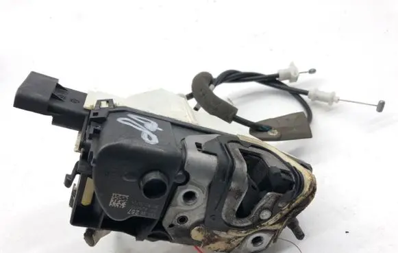 Peugeot 508 Front door lock 006257