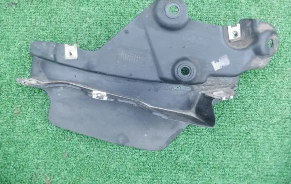 Audi Q7 4M Rear mudguard 4M0854815E