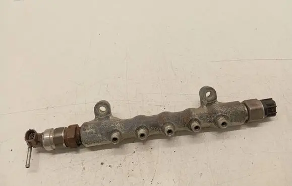 Toyota Avensis T250 Fuel main line pipe DG021699 18G00485