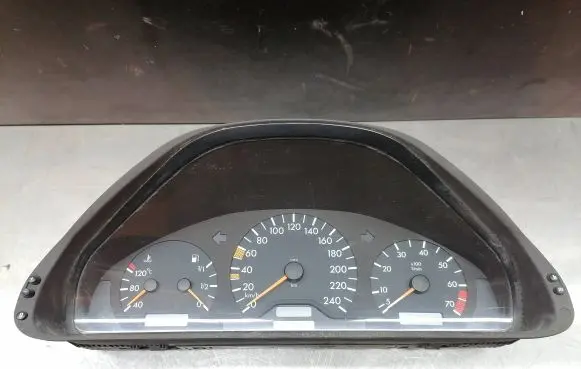 Mercedes-Benz CLK A208 C208 Speedometer (instrument cluster) 2085400111