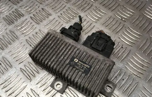 Renault Kangoo I Glow plug pre-heat relay 7700111525