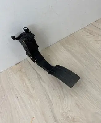 Dacia Duster Accelerator throttle pedal 180026342R 6PV00997802