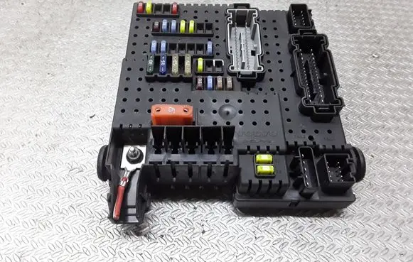 Volvo XC90 Fuse module 30728512