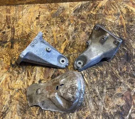 Mercedes-Benz E W124 Engine mounting bracket A6032236204 AMG19051