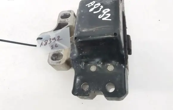 Volkswagen PASSAT B6 Engine mount bracket 173240A