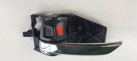 Suzuki Kizashi Front door interior handle 