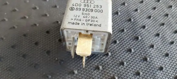 Volkswagen PASSAT B5.5 Other relay 4D0951253 899309000