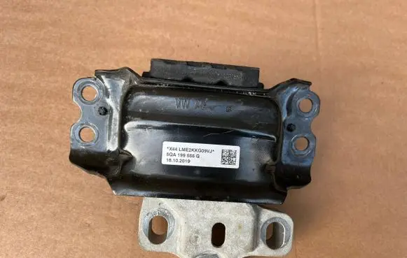 Volkswagen Tiguan Engine mount bracket 5QA199555G 16102019