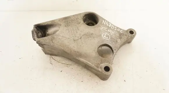 BMW 5 F10 F11 Engine mounting bracket 6788611