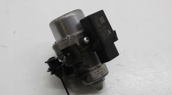 Volkswagen Golf VII Vacuum pump 1K0612181F