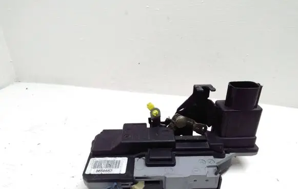 Volvo XC70 Rear door lock 8650557