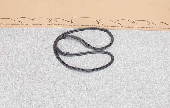 Audi A3 S3 8V Trunk rubber seal (body) 8V5827705E