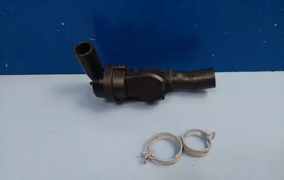 Mercedes-Benz CLA C117 X117 W117 Engine coolant pipe/hose A2702000300 A2702001600