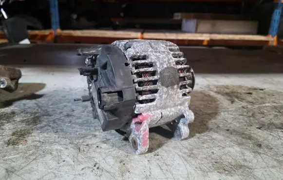 Volkswagen Touran I Generator/alternator 06F903023C