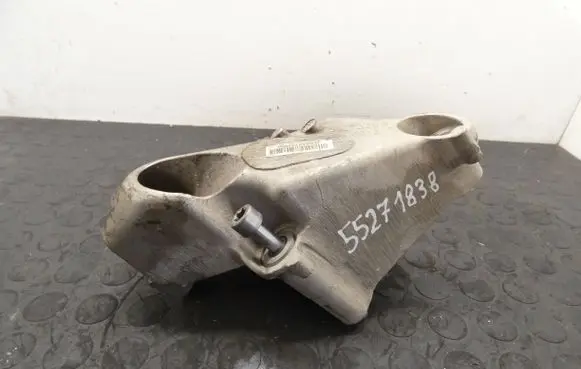 Alfa Romeo Stelvio Engine mounting bracket 55273294