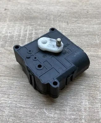 Toyota Avensis T250 Air flap motor/actuator 1138002051
