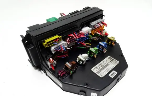 Mercedes-Benz C W204 Fuse module A2049009401 A2044423700 A2049021601