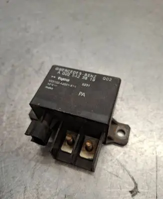Mercedes-Benz C W203 Charging relay A0025423819 V23132A2001314