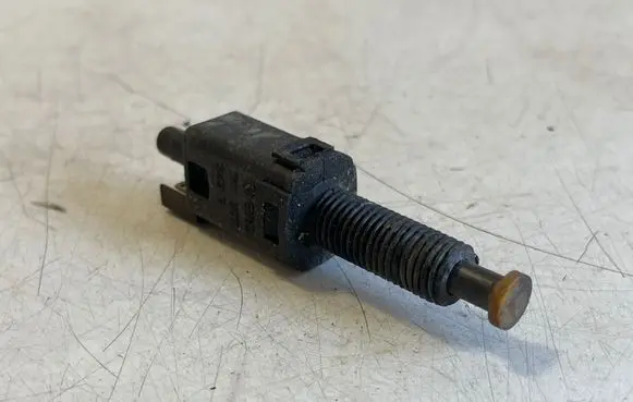 Audi A6 S6 C4 4A Brake pedal sensor switch 811907343B