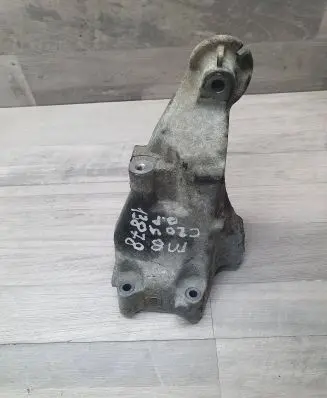 Mercedes-Benz C W204 Engine mounting bracket A6512233504 GD01535 AC46000
