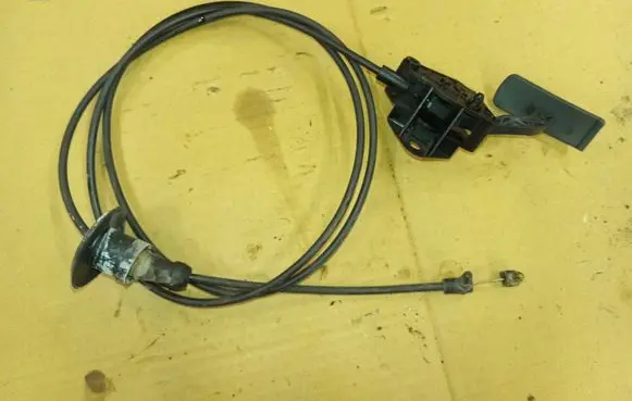 Peugeot 5008 Engine bonnet/hood lock release cable 