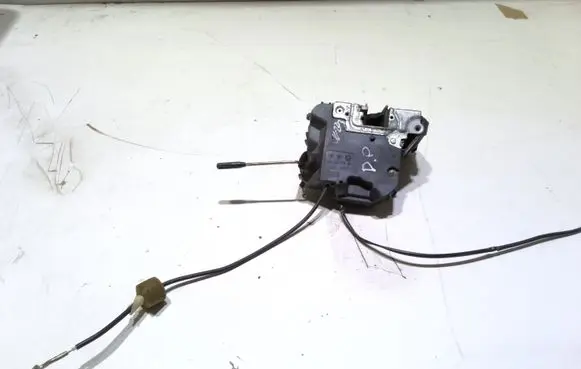 Mercedes-Benz C W203 Rear door lock 20323001359