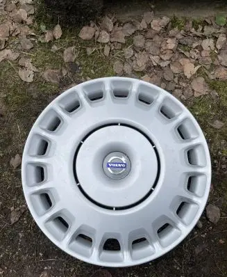 Volvo C30 R15 wheel hub/cap/trim 30760329