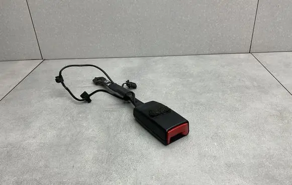 Audi Q3 8U Front seatbelt buckle 8R0857755M