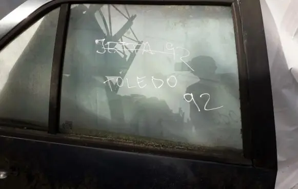 Seat Toledo I (1L) Rear door window glass