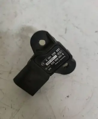 Volkswagen Golf V Air pressure sensor 036906051G 0261230081