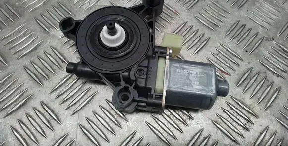 Porsche Macan (95B) Rear door window regulator motor 