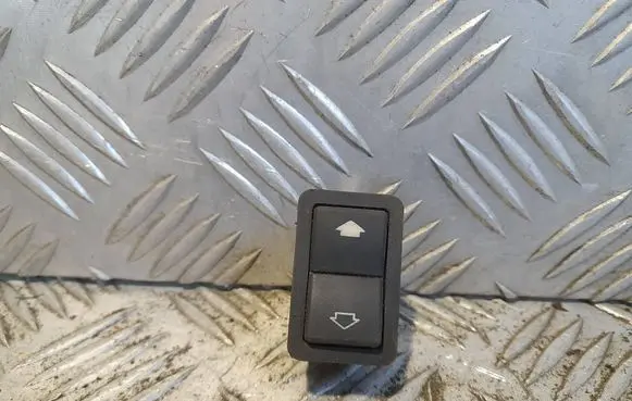 BMW 5 E39 Electric window control switch 8368974