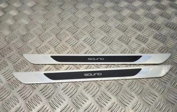 Volkswagen Golf VII Front sill trim cover