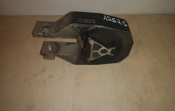 Volvo C70 Engine mount bracket AV616P082AB