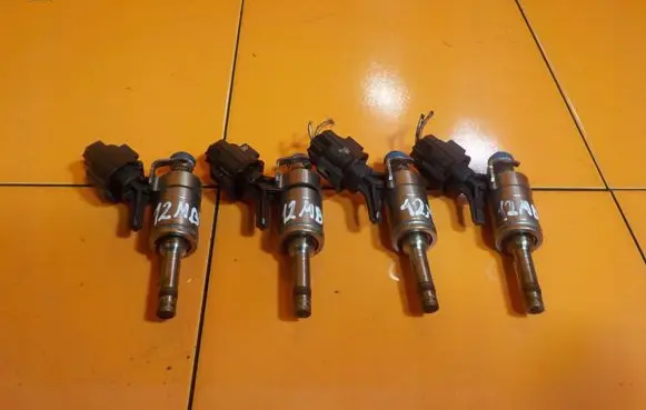 Peugeot 3008 I Fuel injector 0261500073 759162380