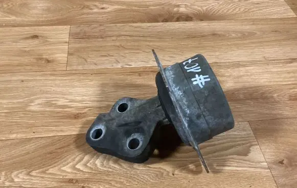 Opel Insignia A Engine mount bracket 13227735